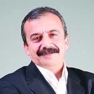 Abdullah Zeydan (@abdullahzeydan) on Twitter photo O kalbiniz hep Barış ve onurlu özgür yaşam için attı. Her zaman haksızlığa ve adaletsizliğe karşı durdunuz. Milyonların kalbi ve duaları sizinle. İnşallah iyi olacaksınız.
<a href="/sirsureyya/">Sırrı Süreyya Önder</a>
#SırrıSüreyyaÖnder O kalbiniz hep Barış ve onurlu özgür yaşam için attı. Her zaman haksızlığa ve adaletsizliğe karşı durdunuz. Milyonların kalbi ve duaları sizinle. İnşallah iyi olacaksınız.
<a href="/sirsureyya/">Sırrı Süreyya Önder</a>
#SırrıSüreyyaÖnder