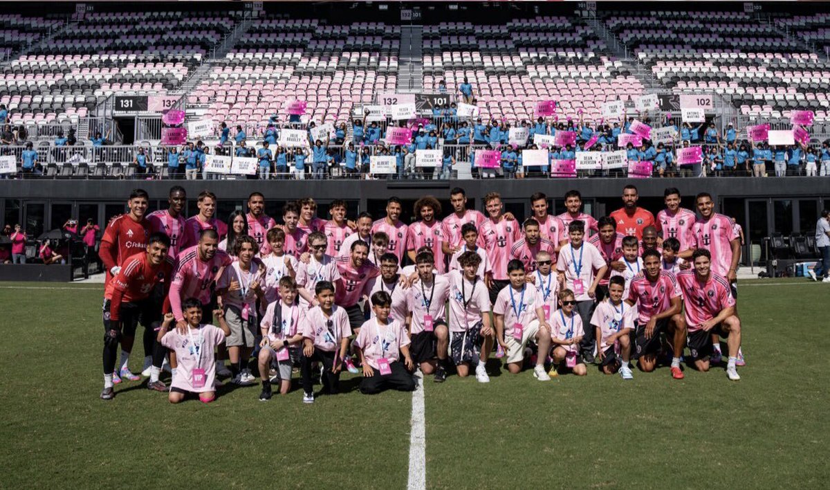 Miami_update's tweet photo. Inter Miami hosted kids from #Makeawish 🖤👚 https://t.co/uyDxZupzvK
