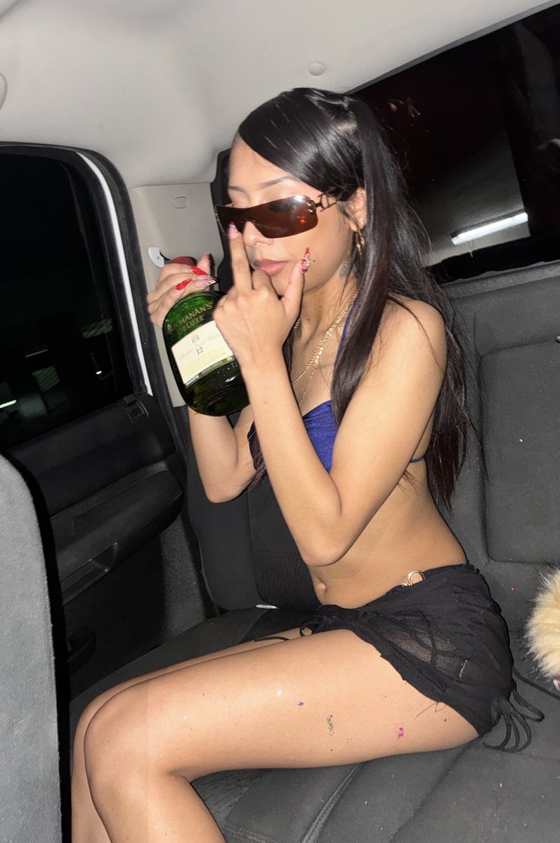 argknvg's tweet photo. Pretty lil thanggg 💋💵 yk what to do piggies 🫰 https://t.co/koCZ7FGNL3