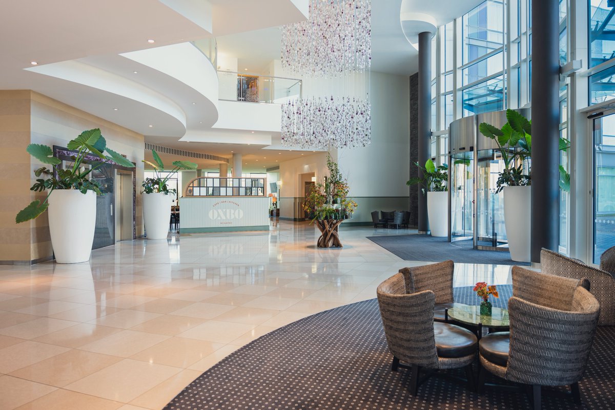 HiltonReading's tweet image. First impressions matter 🌺

Hilton Reading’s lobby sets the tone for excellence from the moment you walk in. ✨

#HospitalityDoneRight #HiltonStyle #HiltonReading #OXBOReading