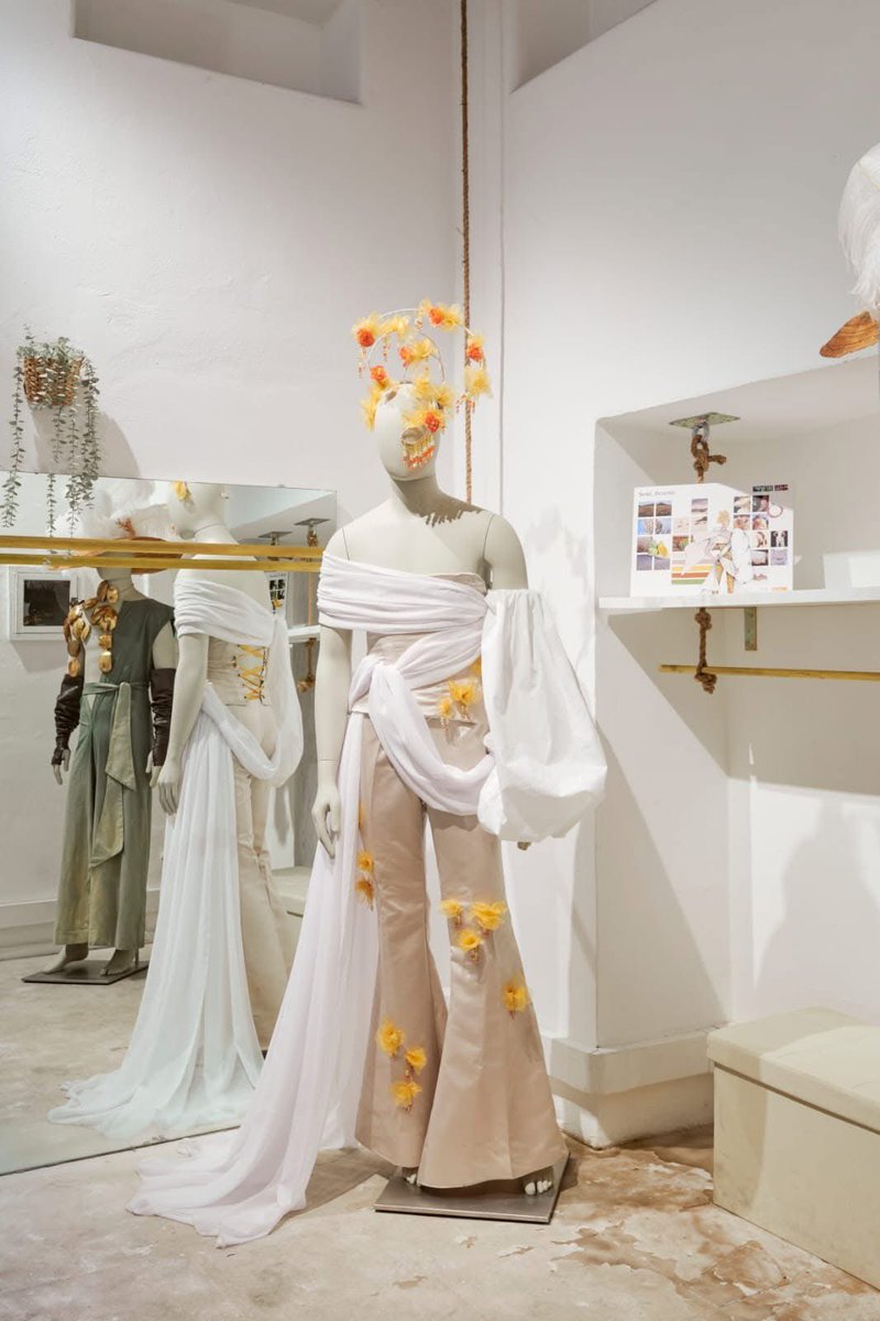 Efraincan's tweet photo. a moda canaria brilla en Milán.
El diseñador gomero Diego Barroso presenta su colección Naturaleza Vestida en la #MilanoDesignWeek2025 con #CanariasIslasDeModa.
@RosaDavila y yo le felicitamos por llevar talento y la sostenibilidad de Canarias al mundo.
#TenerifeModa #Proexca https://t.co/jJbWDKPSwm