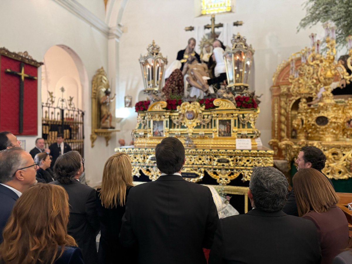 ✝️💐En la mañana de hoy, Miércoles Santo, hemos realizado una ofrenda floral y trasladado nuestros mejores deseos a las hermandades de La Victoria, El Prendimiento, Santa Cruz y La Esperanza.

#MiércolesSanto #SSHuelva25