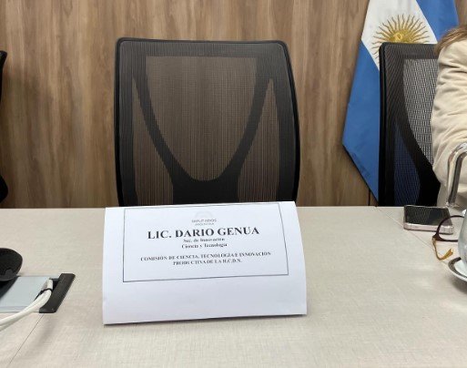 Desde diciembre de 2023, los fondos destinados a la investigación no paran de caer y ello repercute en el cierre de programas y becas; parálisis de los ingresos al CONICET y caída de proyectos estratégicos como el reactor modular CAREM de la CNEA y el satélite ARSAT SG1