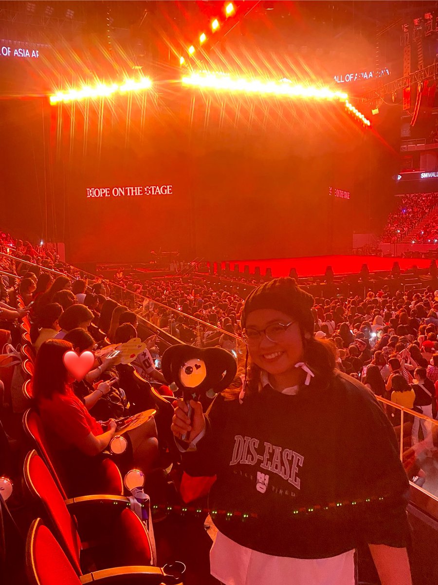 milyazv's tweet photo. surreal night ❤️‍🔥 ginilingan, kinaldagan, naikama ng 13.5k eme hahaha see you again soon, my hobibi 🐿️

✨manifesting for VIP tix for their OT7 show in manila✨ https://t.co/2SODWCbxKG