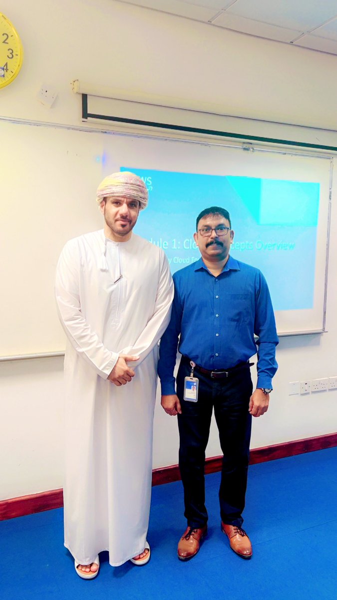 بفضل الله وتوفيقة أنهينا اليوم ورشة أساسيات الحوسبة السحابية بقسم التعليم المستمر وخدمة المجتمع بجامعة التقنية والعلوم التطبيقية بشناص.
وخالص شكري وتقديري لإدارة هذا الصرح الشامخ ، والشكر موصول للدكتور المحاضر ولموظفي قسم التعليم المستمر ، وكل من يسعى لنشر المعرفة لخدمة الوطن