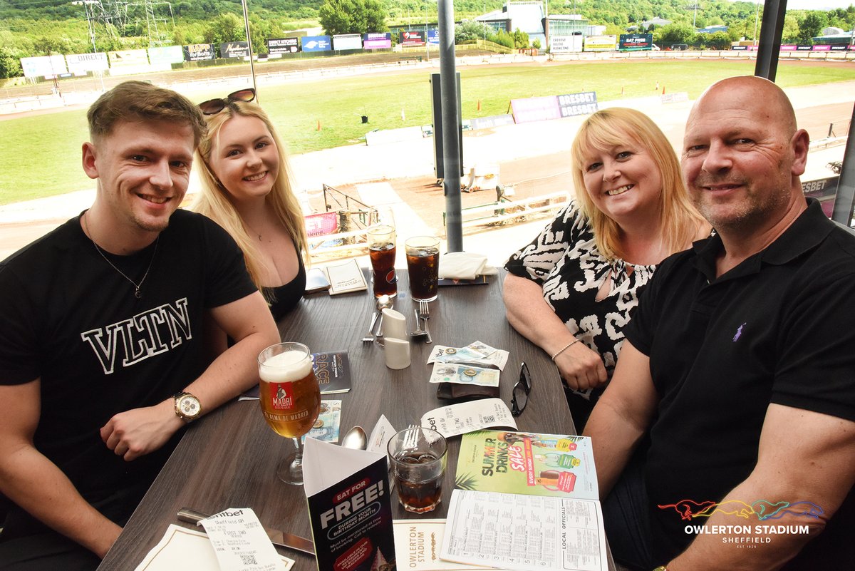 🍺 Celebrate Father’s Day in our Restaurant! 🍺

🍴 Enjoy a 4-course meal
🎁 A special gift for all dads
🐾 Thrilling live greyhound racing

Make Father’s Day unforgettable with great food and exciting racing!
📅 Book now: tinyurl.com/3fp5wzxz

#FathersDay #SheffieldEvents