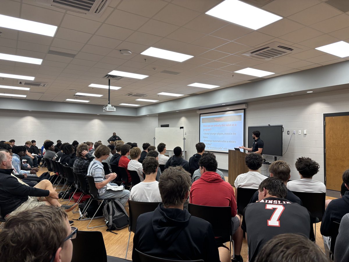 MorganCounty_FB's tweet image. Coach Williams brought a great word for our team to close out our last rise-up for this upcoming season! Appreciate our TDC and Ray Stapleton for providing breakfast this morning. Next up …. Spring Football! Let’s go Dogs! #family #buildingmen #ironsharpensiron