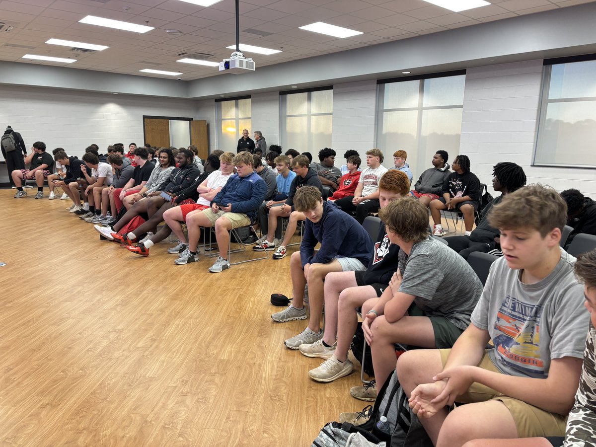 MorganCounty_FB's tweet image. Coach Williams brought a great word for our team to close out our last rise-up for this upcoming season! Appreciate our TDC and Ray Stapleton for providing breakfast this morning. Next up …. Spring Football! Let’s go Dogs! #family #buildingmen #ironsharpensiron