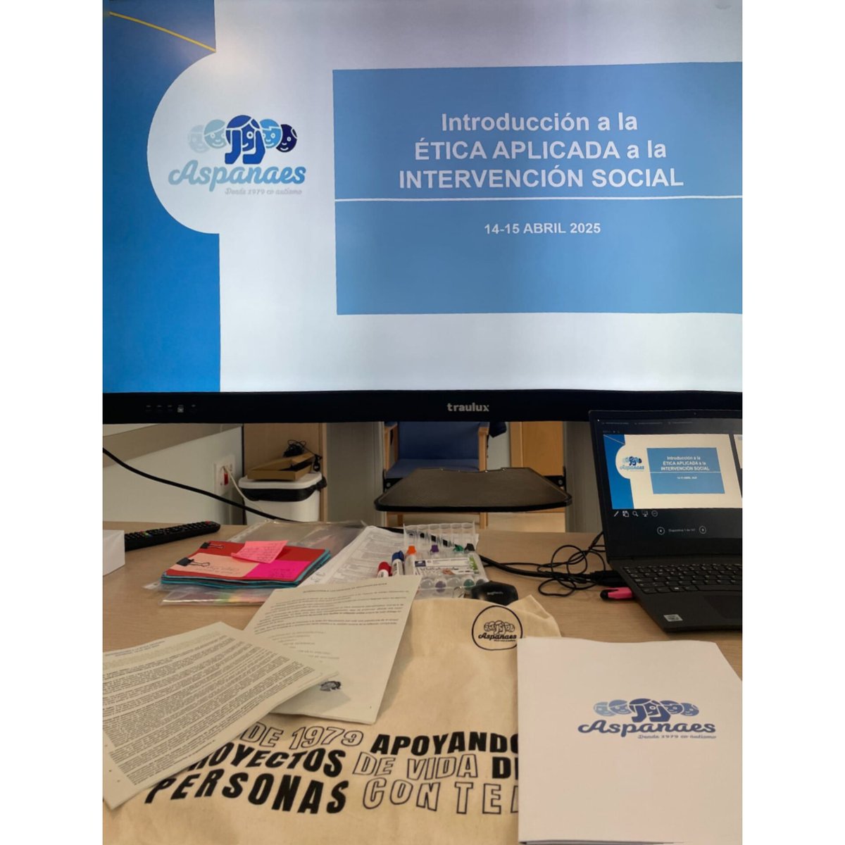 Aspanaes's tweet image. 🧑👩 21 profesionales de serv. atención diurna de Aspanaes, asistieron a la formación:“Introducción a la ética aplicada a la intervención social” de la mano del formador Jorge Rivas, impactando en la calidad de vida de las personas autistas 💙mejora continua cualificada🎯