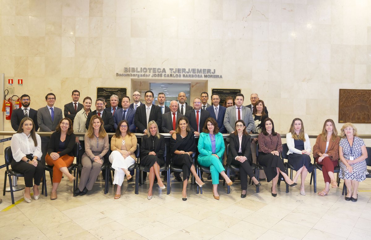 emerjoficial's tweet image. TJRJ implanta a IA Generativa Assis na competência cível.

#ASSIS #emerj #curso #paratodosverem

Confira no site: emerj.tjrj.jus.br/noticia/2329

📷 Maicon Souza