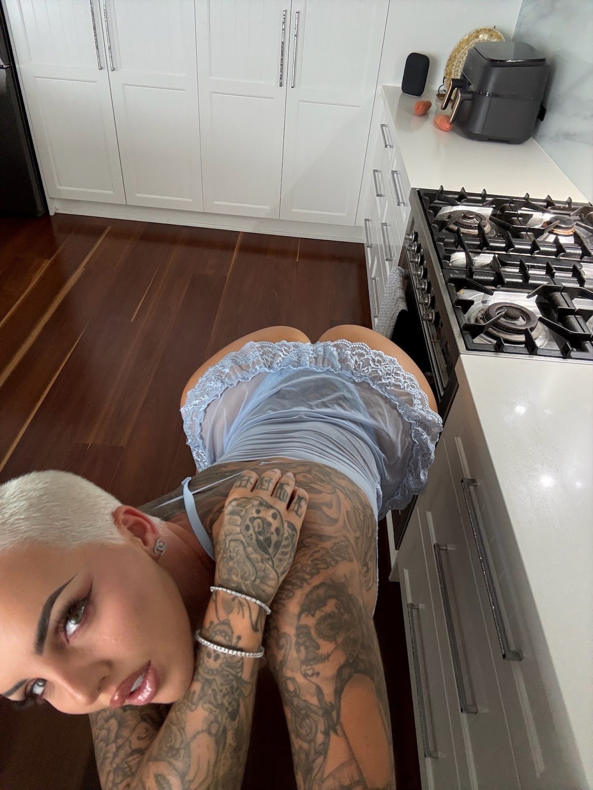 Becgorton on X: Leaning low, and it aint for cookin 😏🍑  t.coNKWpWdnjE4  X