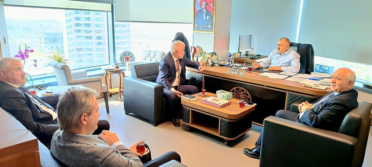 izekier53's tweet photo. İlimizde faaliyet gösteren HEM'nin sunduğu eğitim imkanlarından faydalanmak isteyen kooperatifler ile HEM kursiyerlerinin mesleki becerilerini geliştirerek ekonomik hayata katılımlarını desteklemek amacıyla iş birliğini sağlamak için İl Ticaret Müdürlüğümüzü ziyaretteyiz. https://t.co/62fU13L5YA