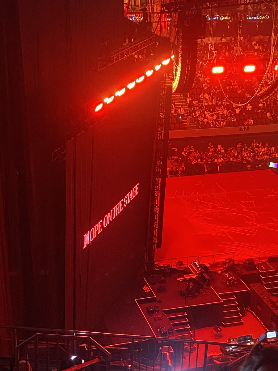 ruelsimp4eisa's tweet photo. — early plot twist this year 🥹

i still cannot believe that i saw you perform live, my hobibabe :’)

thank you, lord. you let me experience this moment that i will cherish forever! ❤️‍🩹 vip ot7 cutie next time 🤞🏻✨

#HOPE_ON_THE_STAGE_TOUR_MANILA
#HOPE_ON_THE_STAGE_TOUR https://t.co/0r6lHuSFcd