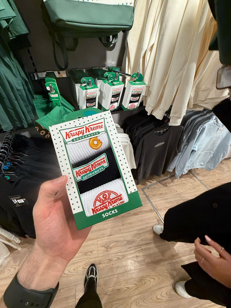 HarpurCentre's tweet image. Sweet style just dropped! 🍩 

The Primark x Krispy Kreme range is serving looks AND sugar rush vibes, in store now &amp;amp; too tasty to miss!

#PrimarkXKrispyKreme #FYP #SweetStyle #OOTD #CollabGoals #DonutMissThis #PrimarkFinds #Y2KYum