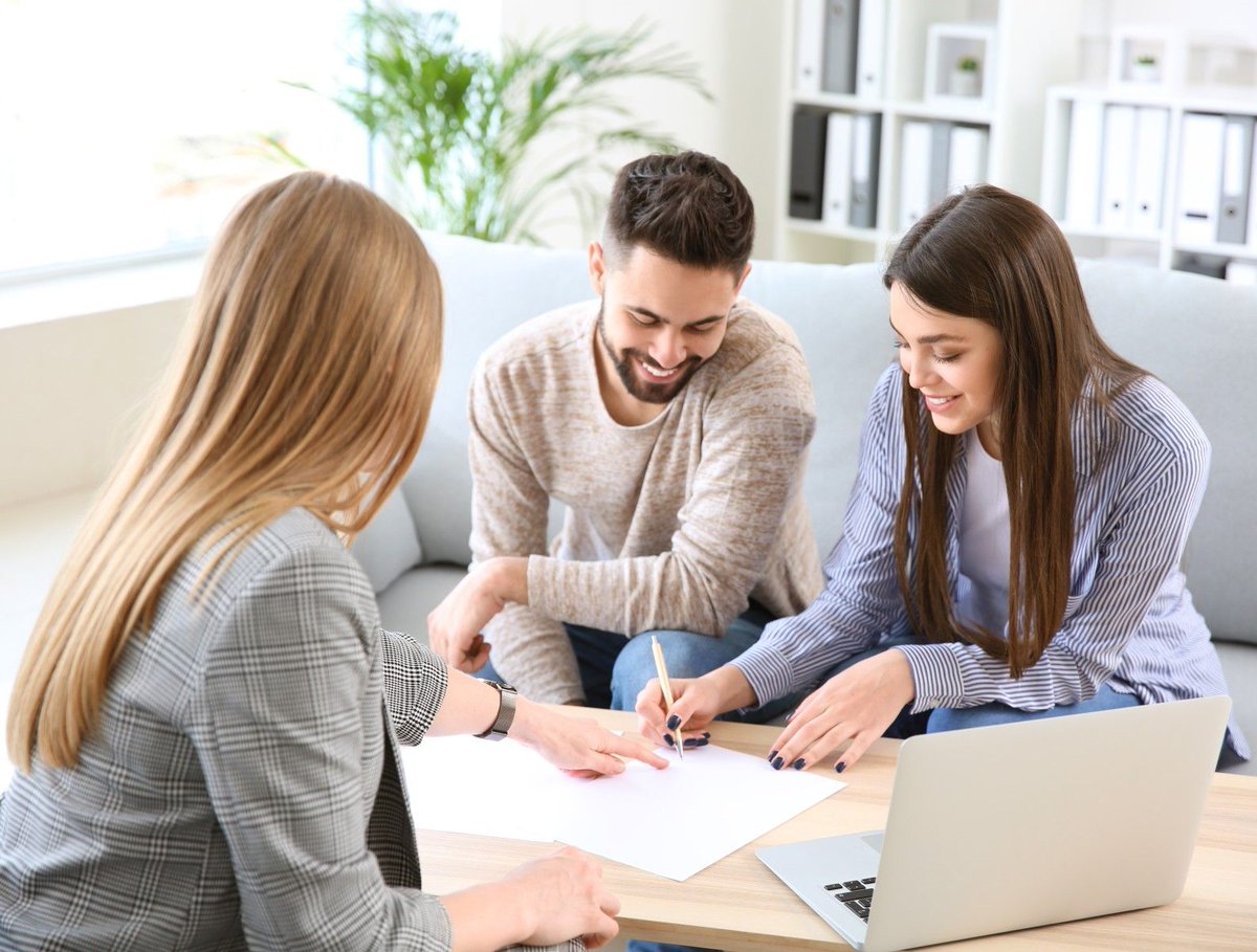 Bought a home before selling yours? A grace period can give you time to catch up without losing the dream. It’s not a guarantee, but if you’re serious and transparent, many sellers will consider it.

🔗 bit.ly/4lzgoWd

#propertytips #homebuying <a href="/PropertymarkUK/">Propertymark</a>