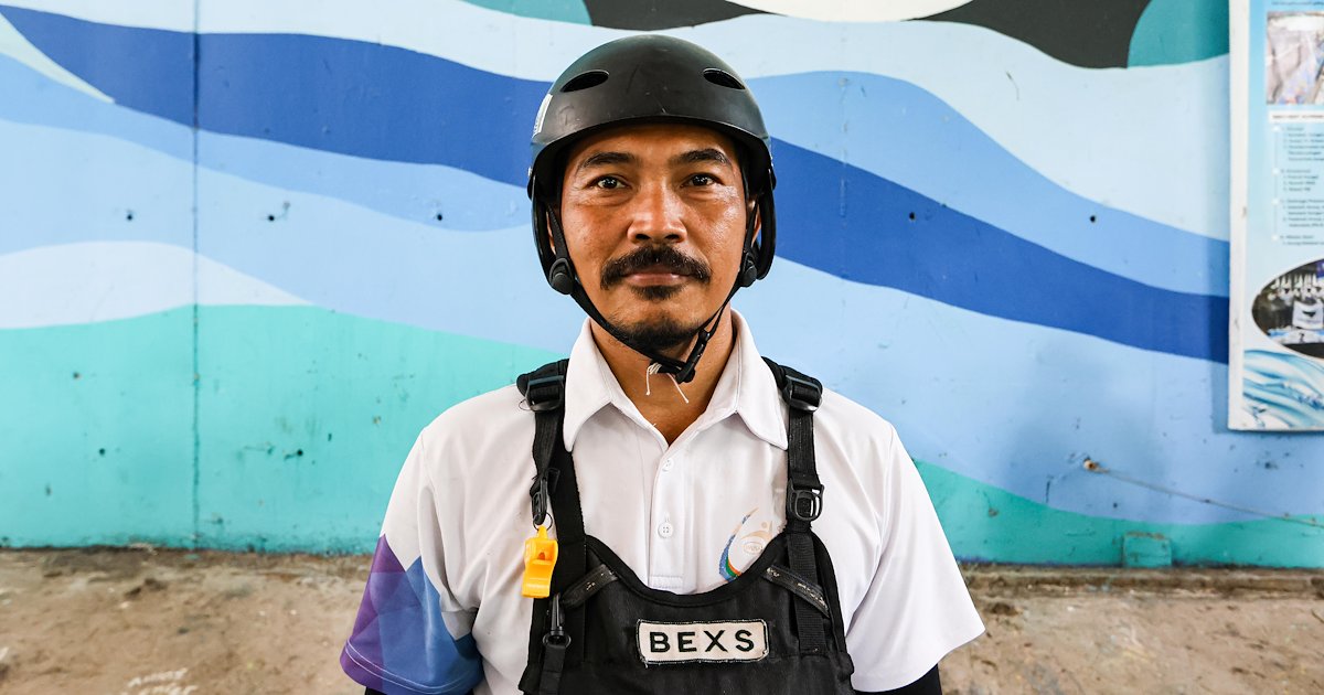 “I love the river because I was born here. I want to take care of it even in small ways.” 

This #EarthDay, meet Bakri, a volunteer river ranger and rafting guide. 

He’s working #ForPeopleForPlanet and promoting local sustainable tourism opportunities: ow.ly/cZAr50Vrbkz