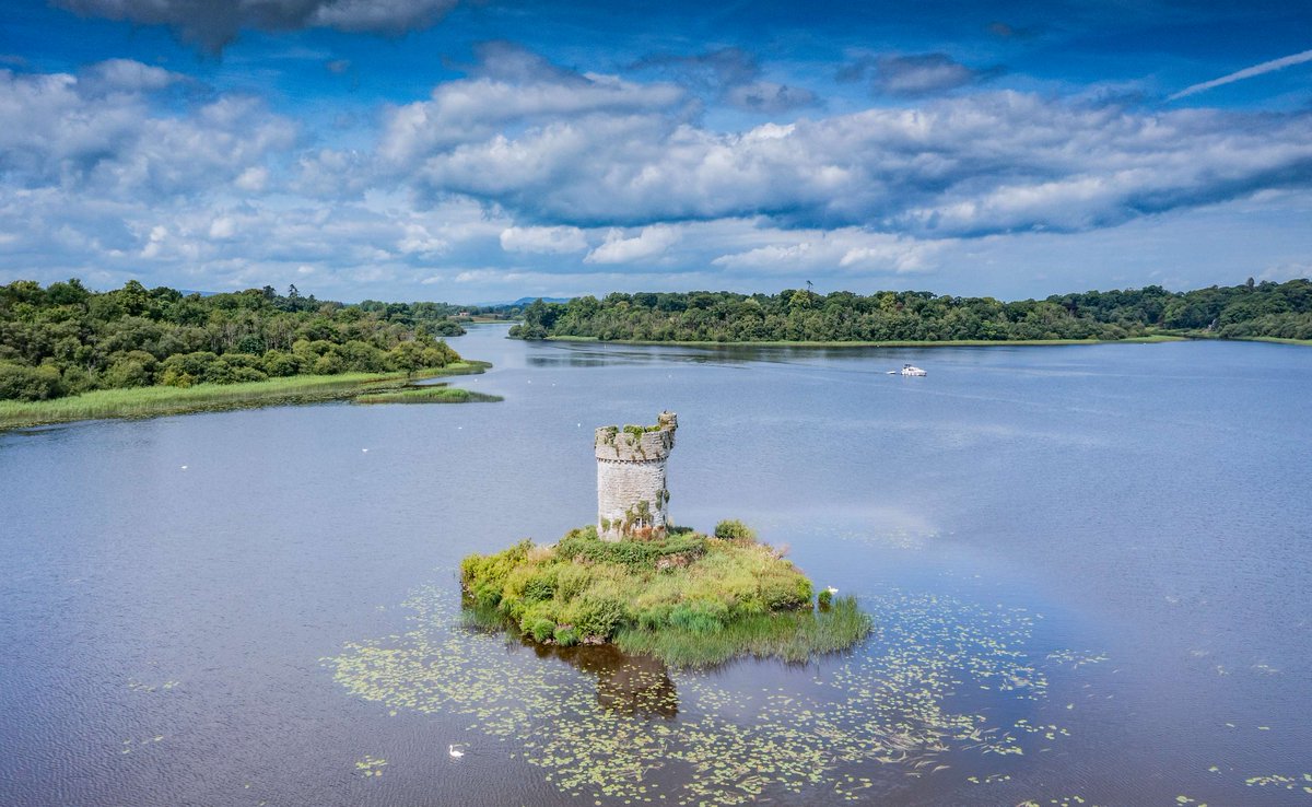 Feeling adventurous? Take a boat ride to Crichton Tower, an 1800s gem sitting in the middle of Lough Erne. With no roads leading there, you’ll be rewarded with peace, history, and some seriously picturesque views in County Fermanagh. 
 
📍Crichton Tower, County Fermanagh