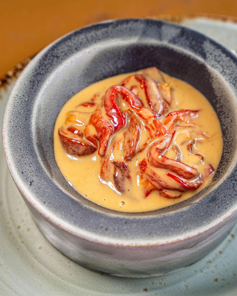 RestauranTOC's tweet photo. Pebrots escalivats amb el seu pil-pil. Textures meloses i untuoses que es fonen a la boca! 😋
#tocalmar #begur #aiguablava #TocAlMarRestaurant #CostaBrava #restaurantscostabrava #arròs #brasa #marisc #peixalabrasa #peix https://t.co/q7SwrzHiVR