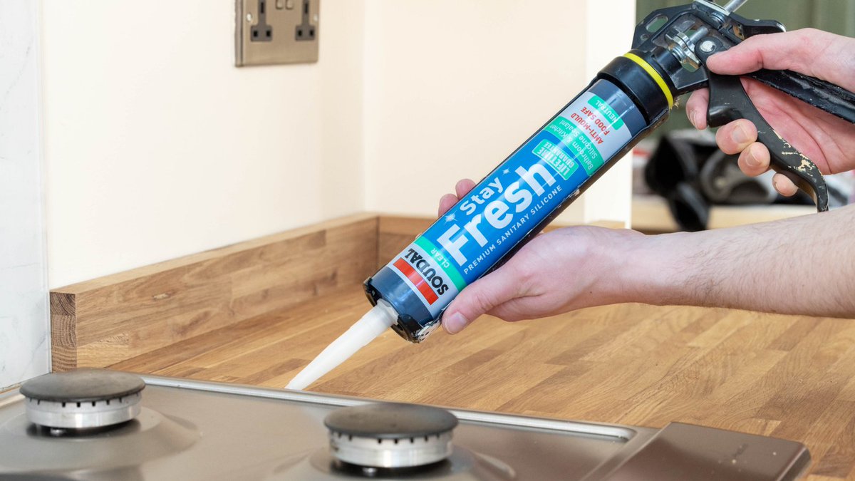 soudal_uk's tweet image. Why is #StayFresh your spring resealing must-have? 🌿

🔒  Powerful anti-mould formula
🍽️ Food safe – kitchen approved! 
✅ Lifetime guarantee
🚿 Perfect for baths, basins, showers &amp;amp; more

Don&apos;t just clean it. Reseal it!
#Soudal #SpringDIY #AntiMould