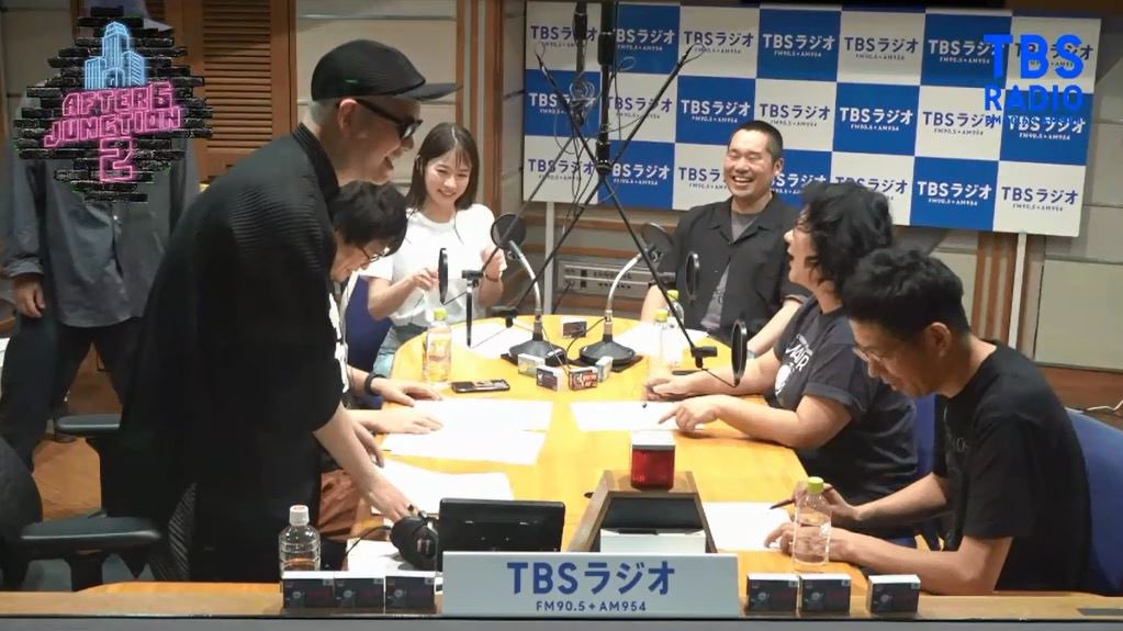 Drosselmeyers_'s tweet photo. やったぜー！！！

来週のアトロク2ウルトラウィーク4/23(水)は新たなTBSラジオパーソナリティが集う第二回『空論道』サミット！！

月曜のドロッセルマイヤーズ渡辺による『ガンダムマンガ特集』もあわせて、どっちも聴いてね〜

#utamaru
#ドロマイラジオ
#異業種P
#空論道 https://t.co/GyEfW8x72I