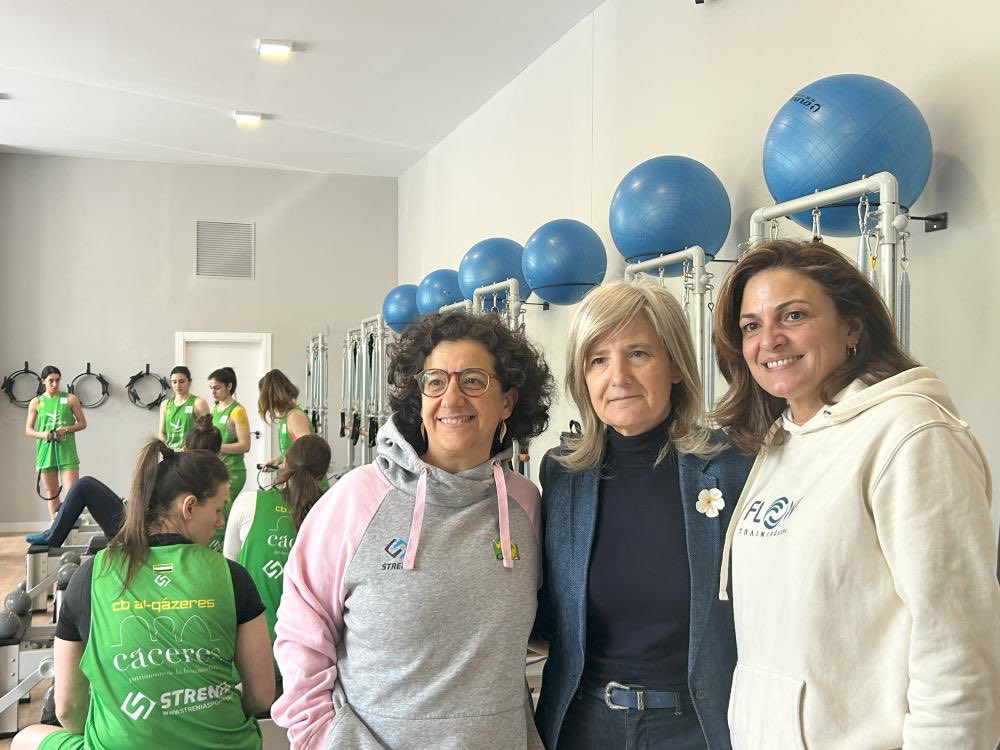 Bazaga respalda el emprendimiento femenino en el deporte en su visita al estudio de pilates 'Flow Training' en Cáceres.

🔗juntaex.es/w/bazaga-respa…