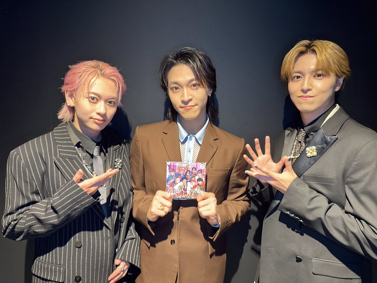sd_bt's tweet photo. 📸PHOTO📸

「2025微博文化交流ナイト」にて
SANTAさんと📸

▼コラボTikTokはこちら👀 🔗https://t.co/OcSoq5Ki9l

ありがとうございました！✨

@santa_zanduo
#SANTA 
#超特急 https://t.co/XKUVGuoOno