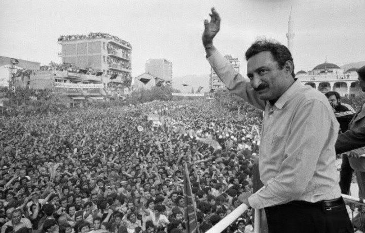 Atatürk'ten sonra mal varlığını devlete bağışlayan tek siyasetçi Bülent Ecevit'tir.