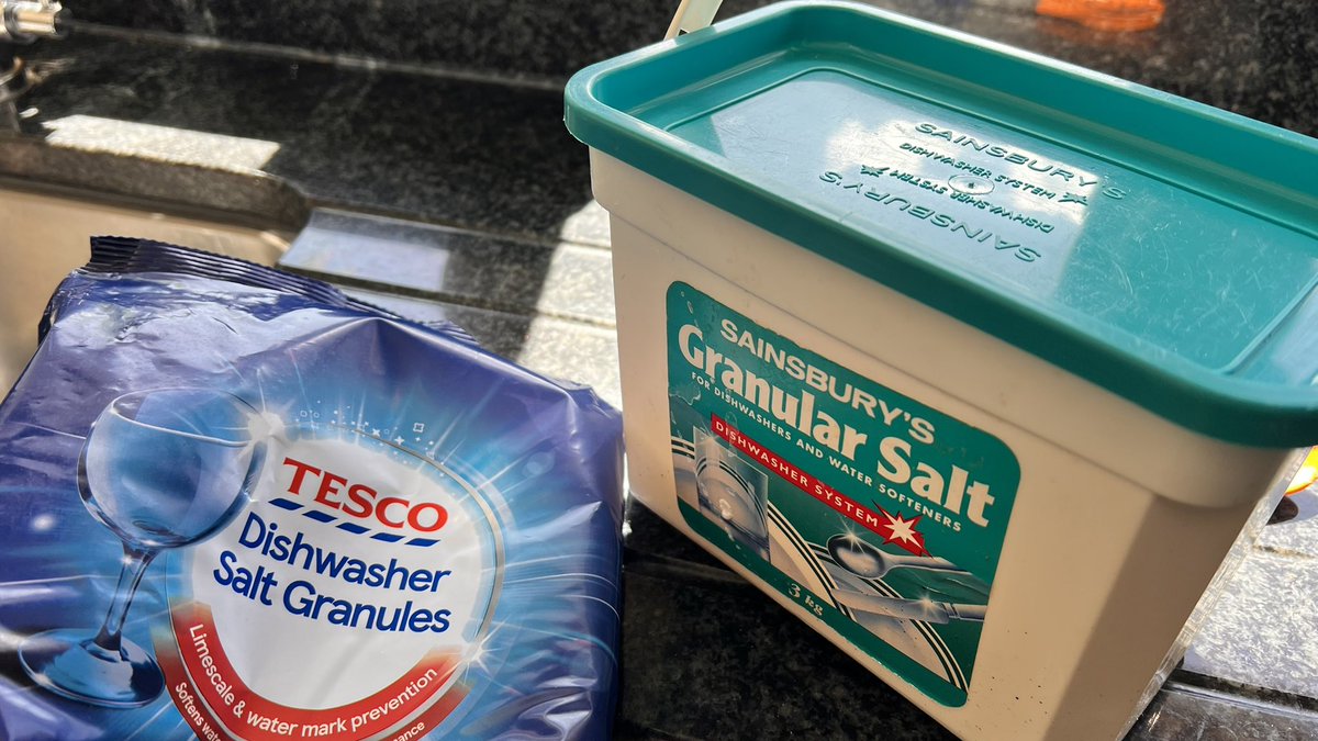 Oh the irony, decanting <a href="/Tesco/">Tesco</a> salt granules into an old and used <a href="/sainsburys/">Sainsbury's</a> dishwasher salt plastic container. I think this is about 20yrs old. Re use at its best!! <a href="/PeterMc_Dermott/">Peter McDermott💙</a>