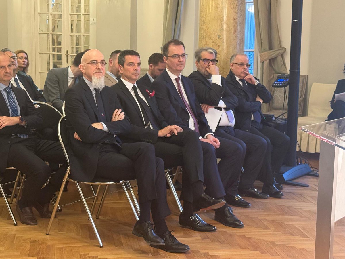 Luca Gori (@gori_luca) on Twitter photo Povodom #MadeinItalyDay2025, u Rezidenciji sam ugostio redovni susret sa našim kompanijama kako bih predstavio “Plan izvoza” i uručio Orden Italijanske zvezde CEO <a href="/banca_intesa/">Banca Intesa</a> i <a href="/UniCredit_RS/">UniCredit Bank</a>. Sistem 🇮🇹 za podršku MSP u Srbiji. Povodom #MadeinItalyDay2025, u Rezidenciji sam ugostio redovni susret sa našim kompanijama kako bih predstavio “Plan izvoza” i uručio Orden Italijanske zvezde CEO <a href="/banca_intesa/">Banca Intesa</a> i <a href="/UniCredit_RS/">UniCredit Bank</a>. Sistem 🇮🇹 za podršku MSP u Srbiji.