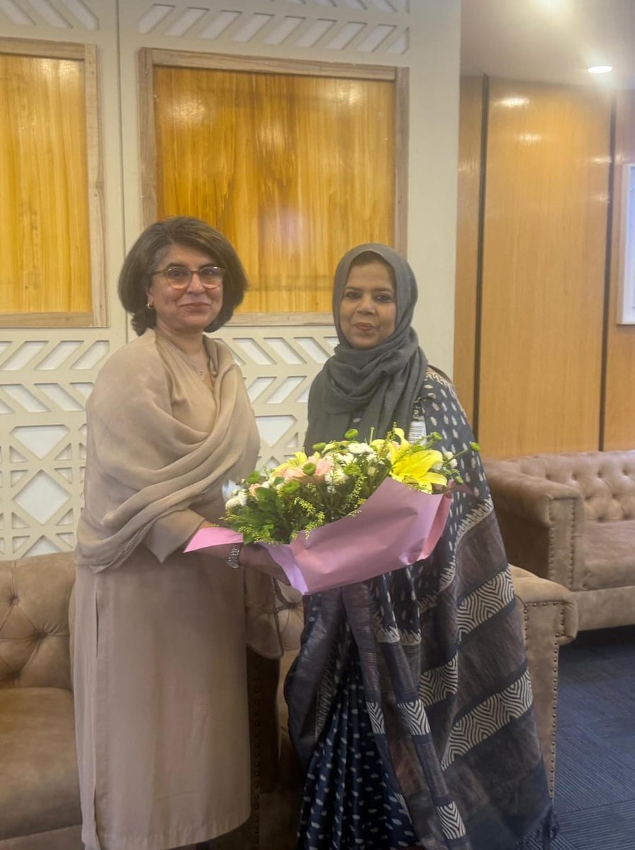 Raheed Ejaz (@raheedejaz) on Twitter photo 🇧🇩 🇵🇰 Pakistan FS <a href="/amnabaloch4/">Amna Baloch</a> arrived in #Dhaka Wednesday afternoon for FoC with his #Bangladesh counterpart Md Jashim Uddin. Ms Baloch was received by DG <a href="/BDMOFA/">Ministry of Foreign Affairs</a> Ms Israt Jahan at the airport. 🇧🇩 🇵🇰 Pakistan FS <a href="/amnabaloch4/">Amna Baloch</a> arrived in #Dhaka Wednesday afternoon for FoC with his #Bangladesh counterpart Md Jashim Uddin. Ms Baloch was received by DG <a href="/BDMOFA/">Ministry of Foreign Affairs</a> Ms Israt Jahan at the airport.