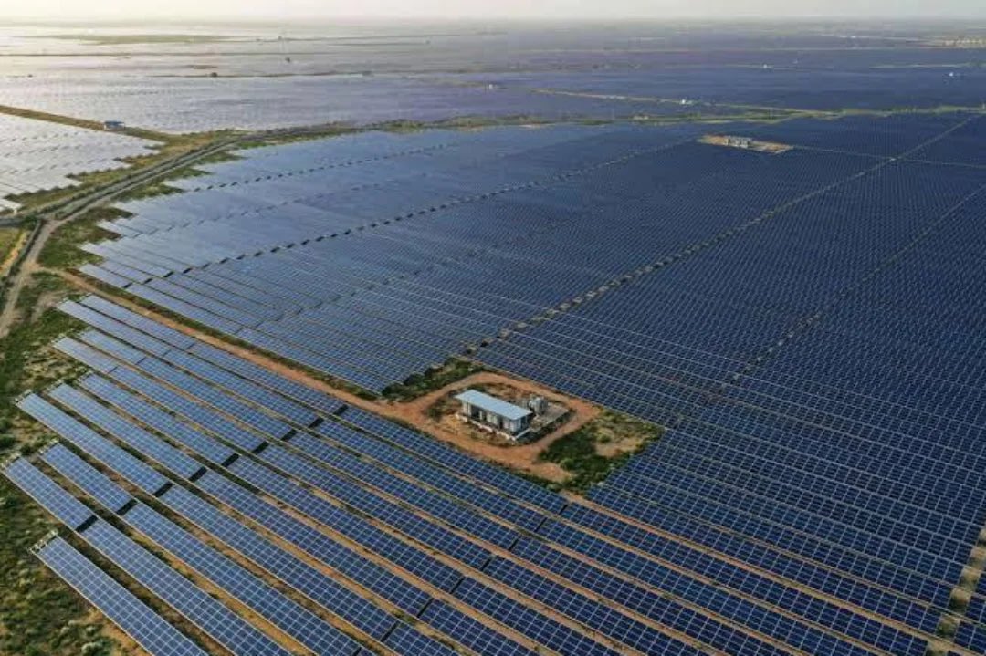ErikSolheim's tweet photo. Worlds largest renewable energy park on track in Gujarat 🇮🇳!

Adani Green Energy Ltd. this month commissioned 480 megawatts of solar and wind energy at Khavda, close to the Pakistani border.

Khavda is the perfect location. Its a salty desert where nothing grows and noone lives. I visited last year and saw the incredible developments.

The company says the targeted 30 gigawatt capacity will be operational in 2029. To understand how big that is - its the size of all solar installations up to today in Spain, Italy or Australia.

Bravo India! Bravo Gujarat! Bravo Adani!

https://t.co/mqLp08Un9C