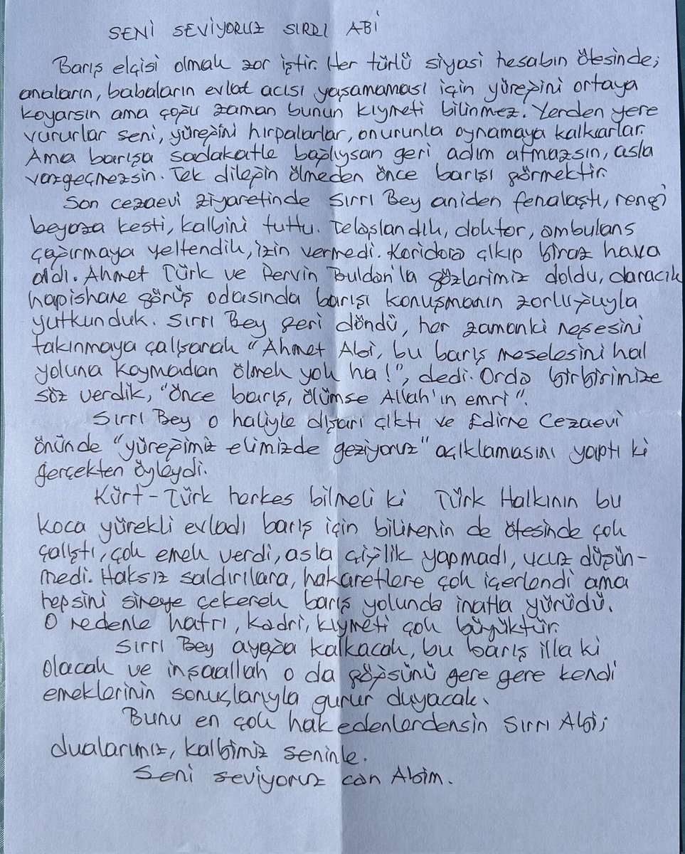 revoluttie's tweet photo. 1-Selahattin Demirtaş’tan Kalp Krizi Geçiren Sırrı Süreyya Önder’e Duygusal Mektup: ‘Seni Seviyoruz Can Abim’

Barış elçisi olmak zor iştir. Her türlü siyasi hesabın ötesinde; annelerin, babaların evlat acısı yaşamaması için yüreğini ortaya koyarsın ama çoğu zaman bunun kıymeti bilinmez.
Yerden yere vururlar seni, yüreğini hırpalarlar, onurunla oynamaya kalkarlar.+
