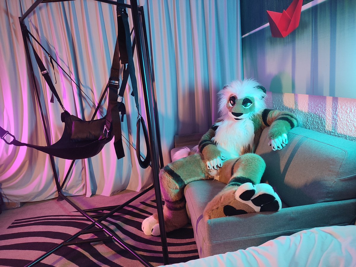 Happy to come back at the Fauntastic !

First photo by <a href="/LisanAfterMeow/">LisanAfterMeow 🔜 FBlackLight</a>