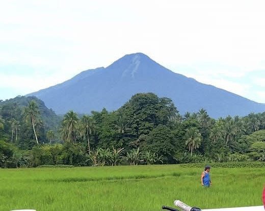 indoPos19's tweet photo. Bundok Banahaw 
Bayan ng superstar 
Lucban Quezon 
#alterworld #alterph #alterphillippines  #alterquezon 
#altercalabarzon https://t.co/nx9VOzC8nc