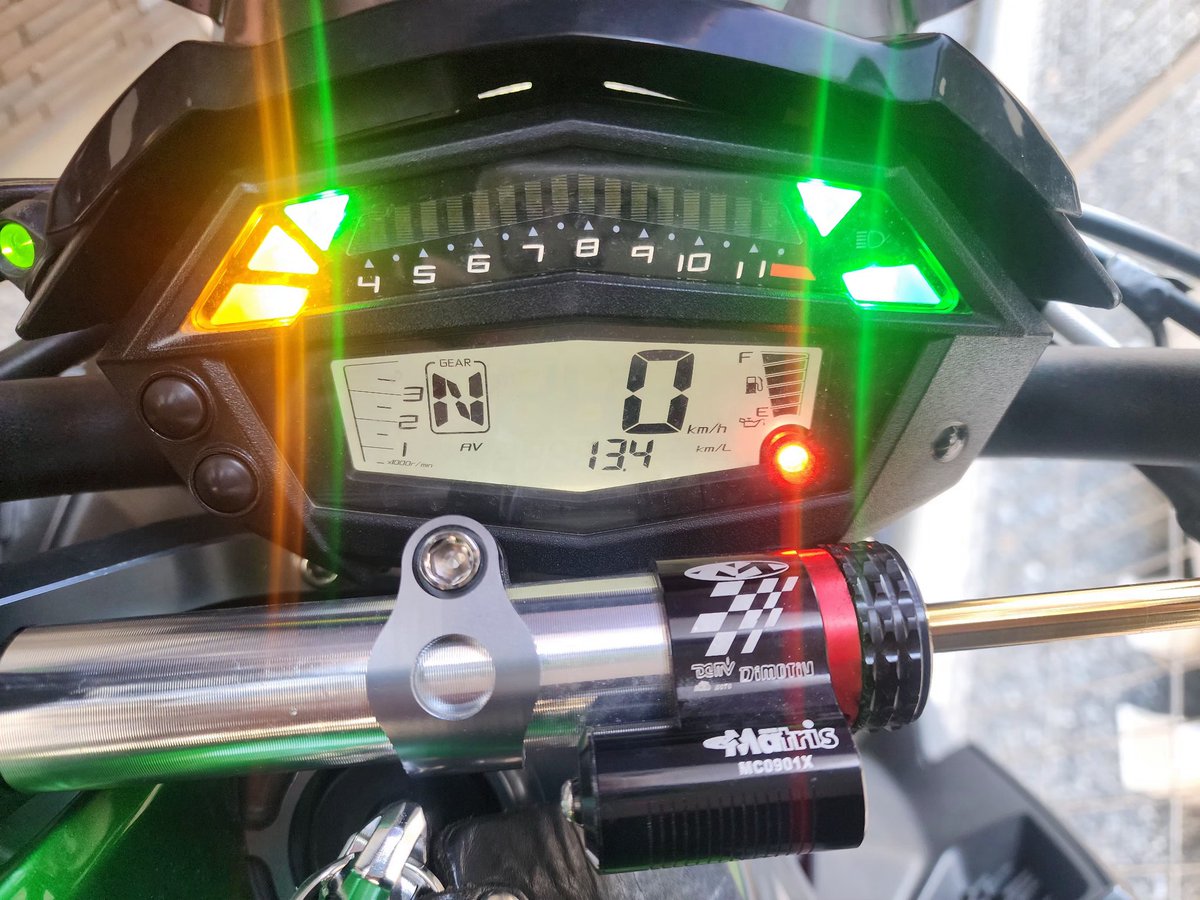 18000kmのエアクリは結構汚れてた😨
エアクリごときにボルト30本以上外さないといけない🤷‍♀️
30kmくらい試走したけど燃費は変わらず😢
むしろ回してないのにこの燃費は悪くなってるかもしれない💦
排気音はうるさくなって吸気音は全然聞こえませんでした…🤔
ここまでやったならプラグ変えれば良かったな