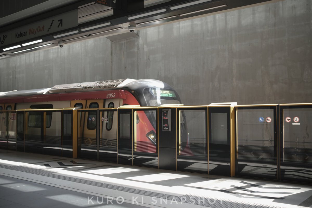 KuroKiSnapshot's tweet photo. Photo taken last week. One of my favourite MRT stations in Kuala Lumpur, because it is not fully underground nor above ground. Its half sunken station, which is not common. 

#mrtstation #mrt #KualaLumpur #Malaysia #photography #Sonyphotography #SonyA6700 https://t.co/8OJRX6lmic