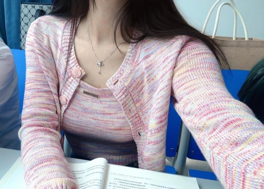 大三在读  如果你比我小就叫我一声师姐或者学姐吧🤭🤭  ＃太原