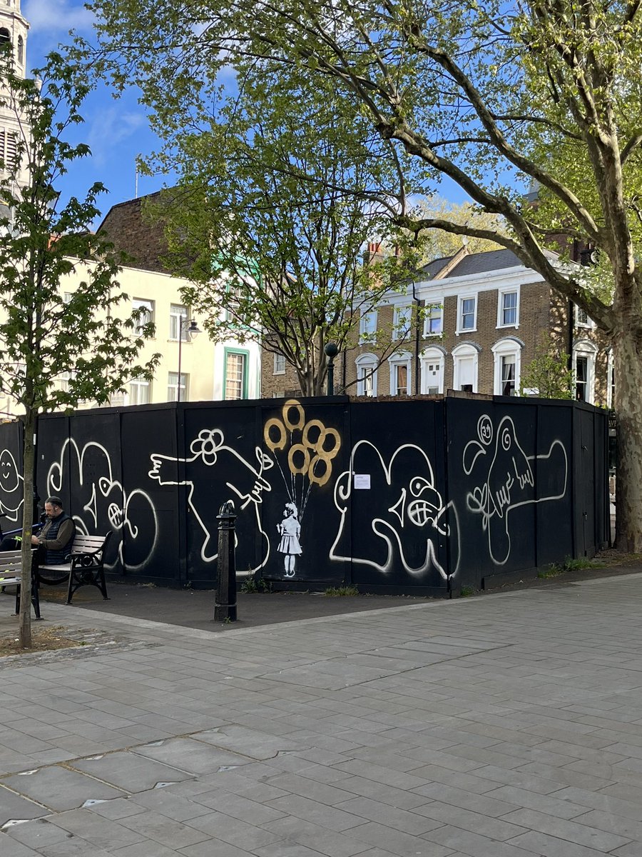 Geoff3Neilly's tweet image. New Banksy in Clerkenwell Green. Some useless, talentless child tagger has totally ruined it!