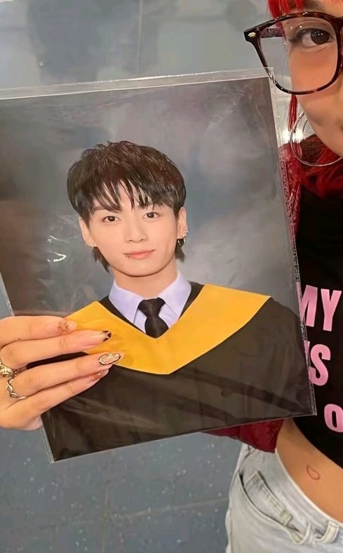 rainbowkvs's tweet image. can someone please send me a pic of this new jk grad pic? 😭 PLEASE I NEED IT