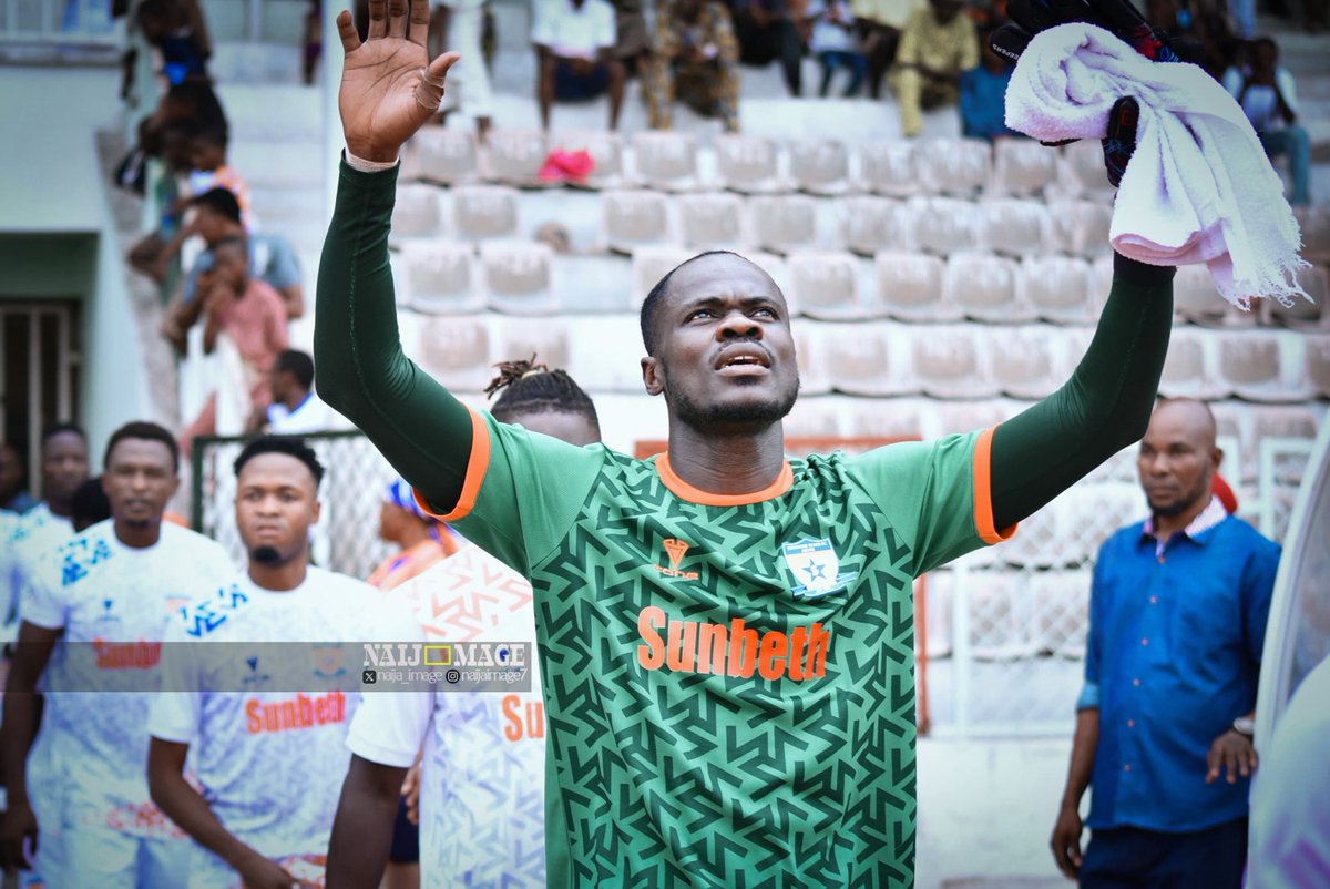 EmmaOfori16's tweet photo. Let’s push to the last huddle🧌🙏🏿🧤 #GYEDi🧟♂️🧤 #MIGHtY🦁 #RIPRAFFA✝️🙏🏿🕊️ @SunshineFCAkure @naija_image @Isemuan_ @Kaybaba35 @ssstarsupdates https://t.co/VhA6A6TsNb
