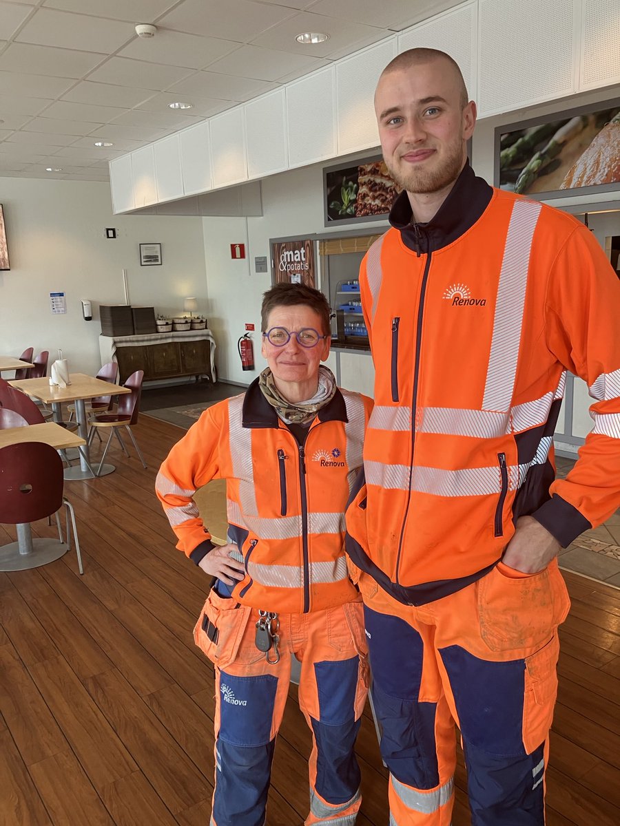 Ibland har man lyckan att få med en handbollsspelare från Redbergslid i bilen. Lukas är grym på att hämta hushållsavfall med mig på Hisingen. På Renova sen ett år. Denna säsongen gick Redbergslid upp i allsvenskan så nu är allt fokus på handbollen efter jobbet.