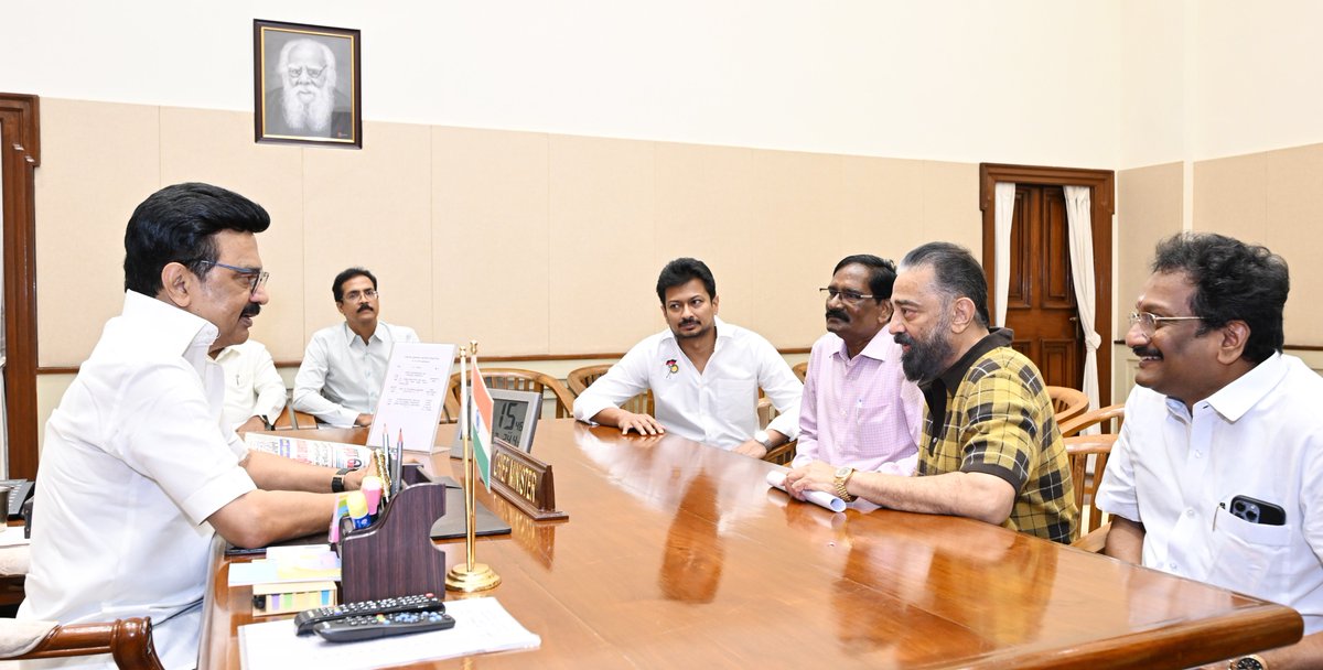 Office of Udhayanidhi Stalin (@office_of_udhay) on Twitter photo மாண்புமிகு முதலமைச்சர் திரு.<a href="/mkstalin/">M.K.Stalin</a> அவர்களை, மக்கள் நீதி மய்யத்தின் தலைவர் திரு.<a href="/ikamalhaasan/">Kamal Haasan</a> அவர்கள் தலைமைச் செயலகத்தில் இன்று சந்தித்துப் பேசிய போது, மாண்புமிகு துணை முதலமைச்சர் திரு.<a href="/Udhaystalin/">Udhay</a> அவர்கள் உடனிருந்தார்கள். மாண்புமிகு முதலமைச்சர் திரு.<a href="/mkstalin/">M.K.Stalin</a> அவர்களை, மக்கள் நீதி மய்யத்தின் தலைவர் திரு.<a href="/ikamalhaasan/">Kamal Haasan</a> அவர்கள் தலைமைச் செயலகத்தில் இன்று சந்தித்துப் பேசிய போது, மாண்புமிகு துணை முதலமைச்சர் திரு.<a href="/Udhaystalin/">Udhay</a> அவர்கள் உடனிருந்தார்கள்.