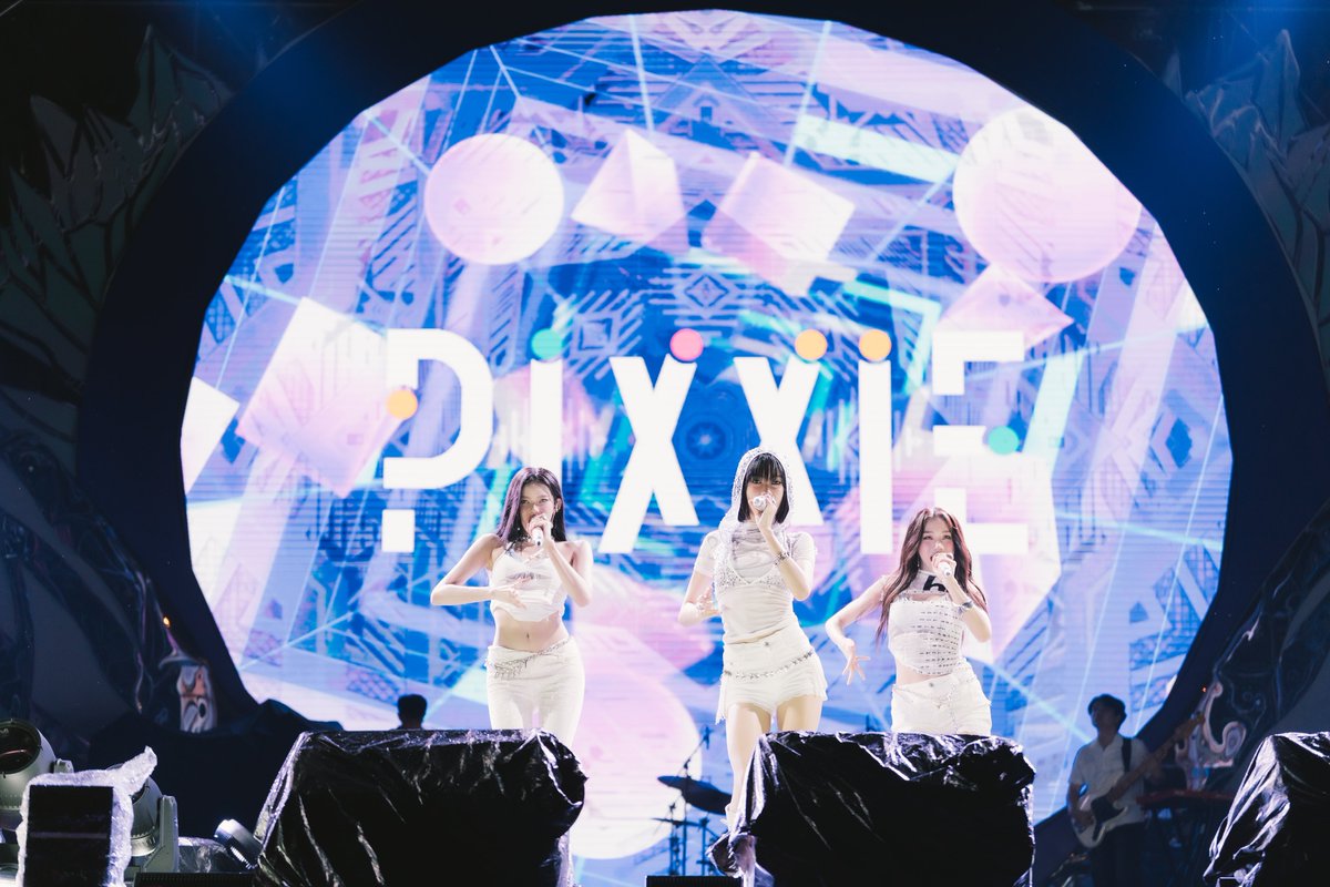 PIXXIEofficial_'s tweet photo. ภาพบบรรยากาศงาน 𝑃𝑖𝑋𝑋𝑖𝐸 𝑎𝑡 𝑆𝑢𝑚𝑚𝑒𝑟𝑙𝑎𝑛𝑑 𝟸𝟶𝟸𝟻 ✨
#PiXXiE #smld
#Summerland2025
#Summerland2025xPiXXiE https://t.co/gx5MS2MLxm