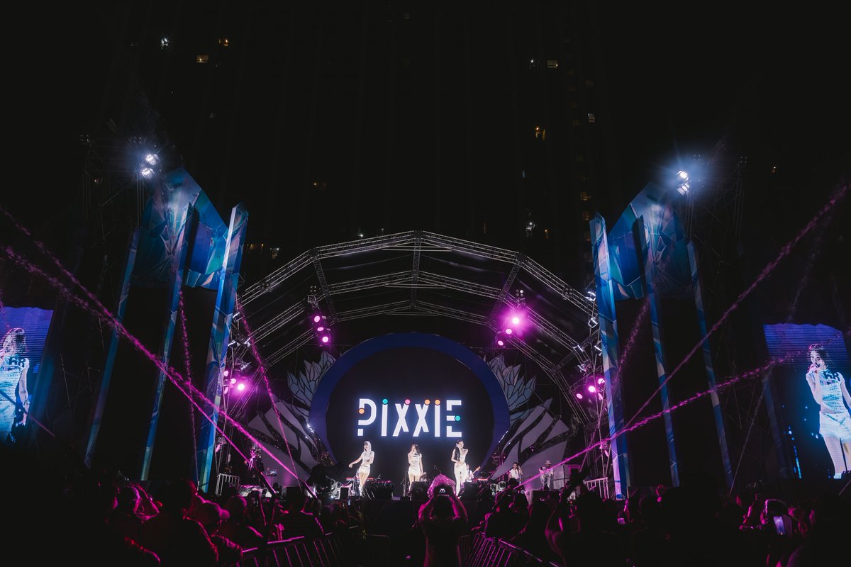 PIXXIEofficial_'s tweet photo. ภาพบบรรยากาศงาน 𝑃𝑖𝑋𝑋𝑖𝐸 𝑎𝑡 𝑆𝑢𝑚𝑚𝑒𝑟𝑙𝑎𝑛𝑑 𝟸𝟶𝟸𝟻 ✨
#PiXXiE #smld
#Summerland2025
#Summerland2025xPiXXiE https://t.co/gx5MS2MLxm