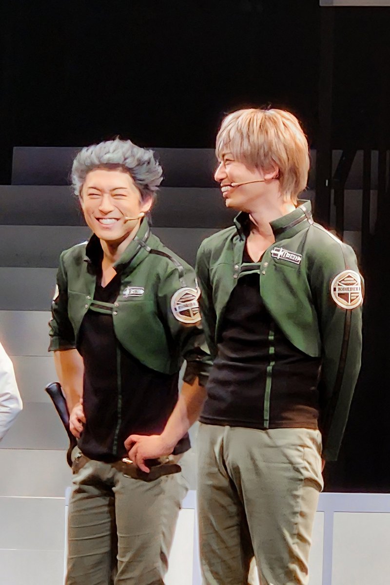 今日の撮影会の弓場ちゃん、来馬先輩(年上)相手に「気張りやすッッッ！！！！！！」って後輩ム～ブしてて最高～～でしたし帯島ちゃんもそれにならってて最高～～～でした…

あと今年は隣に来馬先輩がいるから鋼くんがより一層ニコニコしててオタクもニコニコして手ブレ…

#ワーステ