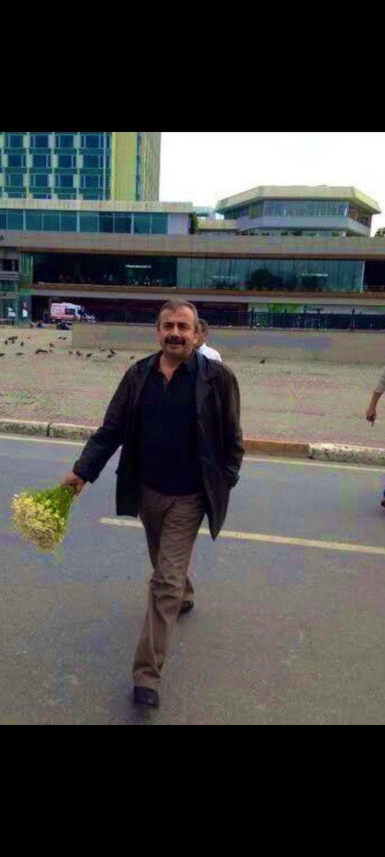 O güzel insanlar gibi yapma sen de..
Demirin tuncuna insanın picine kalmak istemiyoruz artık..
#SırrıSüreyaÖnder