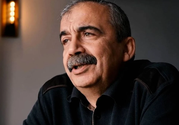 omurvarol's tweet photo. Her nefes, bir umut çiçeği gibi açıyor yoğun bakımın loş ışığında. İçindeki o kadim ateş, küllerinden yeniden doğacak. Biliyoruz, bu karanlık geçecek ve sen, yeniden güneşe yürüyeceksin. Yanındayız Sırrı Süreyya Önder... Dualarımızla, sevgimizle... https://t.co/Sanc5KJnaC
