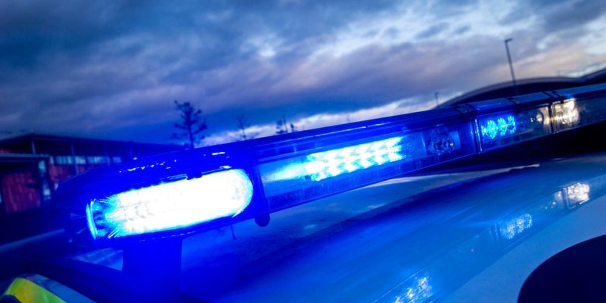 ES_News_'s tweet image. 1/6 A @sussex_police  police officer was cleared of assault in court last week.
He was accused of using force on duty — the kind of decision officers make in split seconds.
He was found not guilty.
But guess what?
Not one local outlet reported the verdict.
Let’s talk about that.…