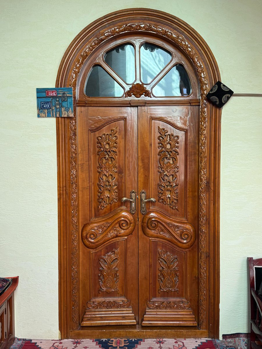 Let me show you what the houses of people in Xinjiang look like.