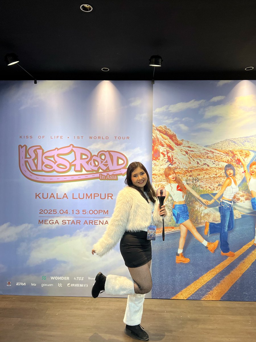 ZaraKayangan_'s tweet photo. Shout-out to @jzwo3o for scoring a Kiss of Life concert ticket for me... With a sweet surprise too! I got to meet them in person and interacted with them a bit.

Thank you, Rina! Will definitely repeat your service again for the upcoming concerts. ❤️ #rinats_feedbacks https://t.co/xdAcmxc3UJ